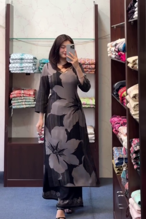 Women Floral Printed V-Neck Straight Kurta & Palazzo