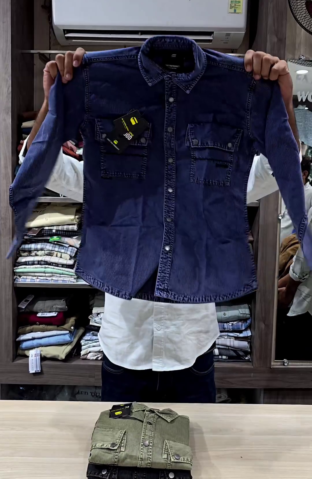 Men Slim Fit Opaque Solid Spread Collar Casual Shirt - Image 5