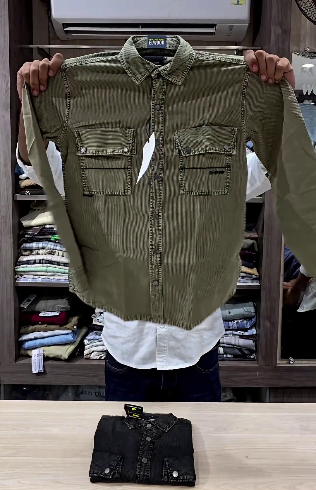 Men Slim Fit Opaque Solid Spread Collar Casual Shirt - Image 4
