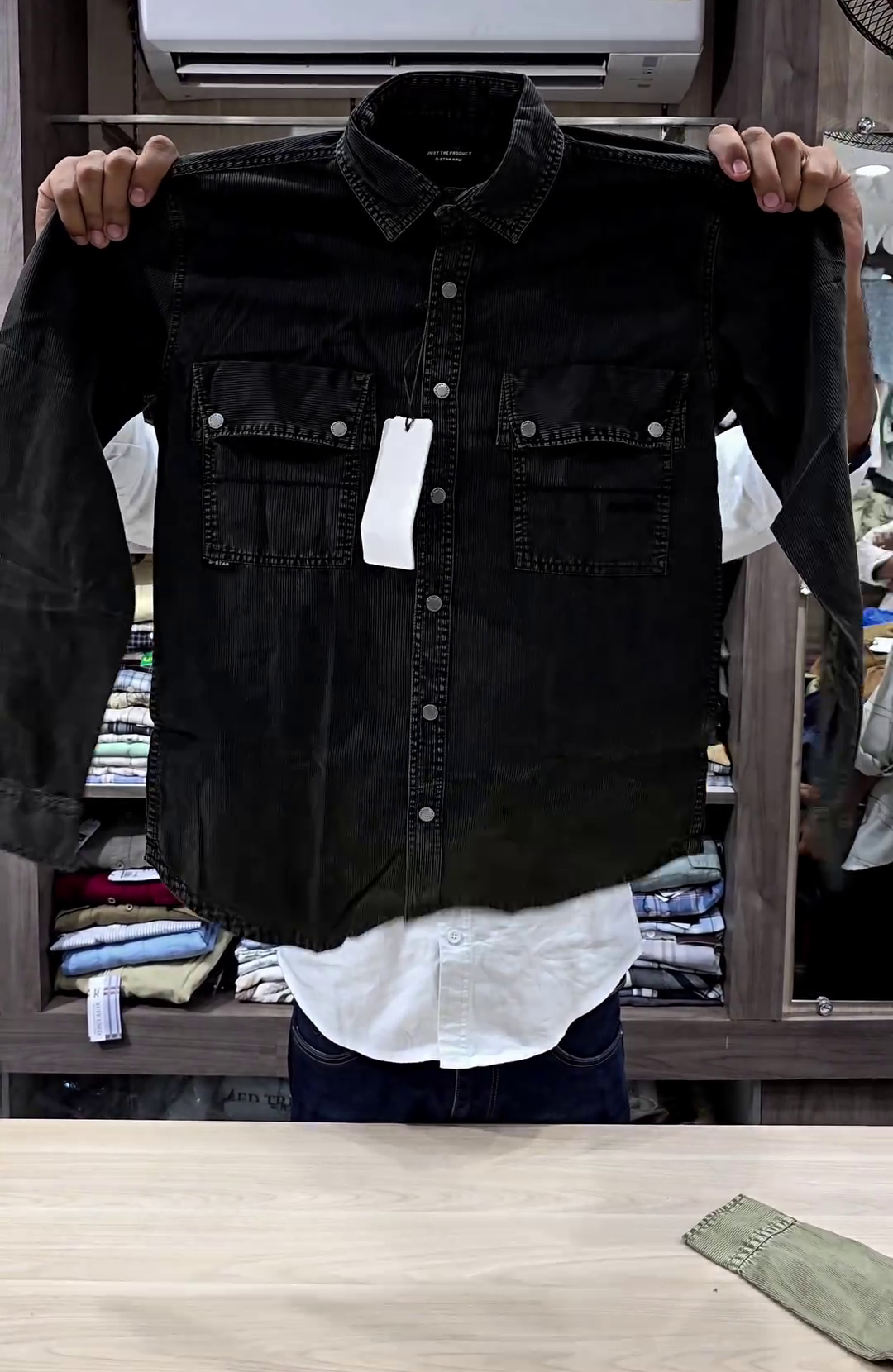 Men Slim Fit Opaque Solid Spread Collar Casual Shirt - Image 3