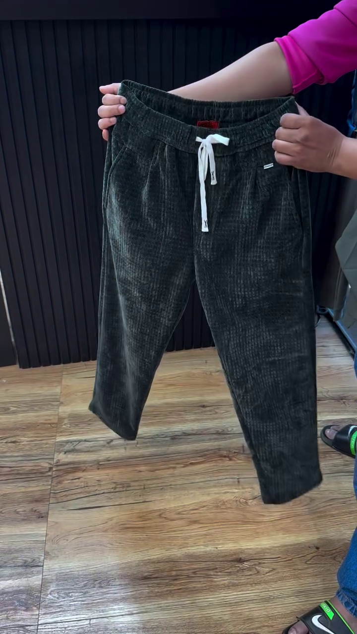 Men Relaxed Loose Fit Pleated Trousers