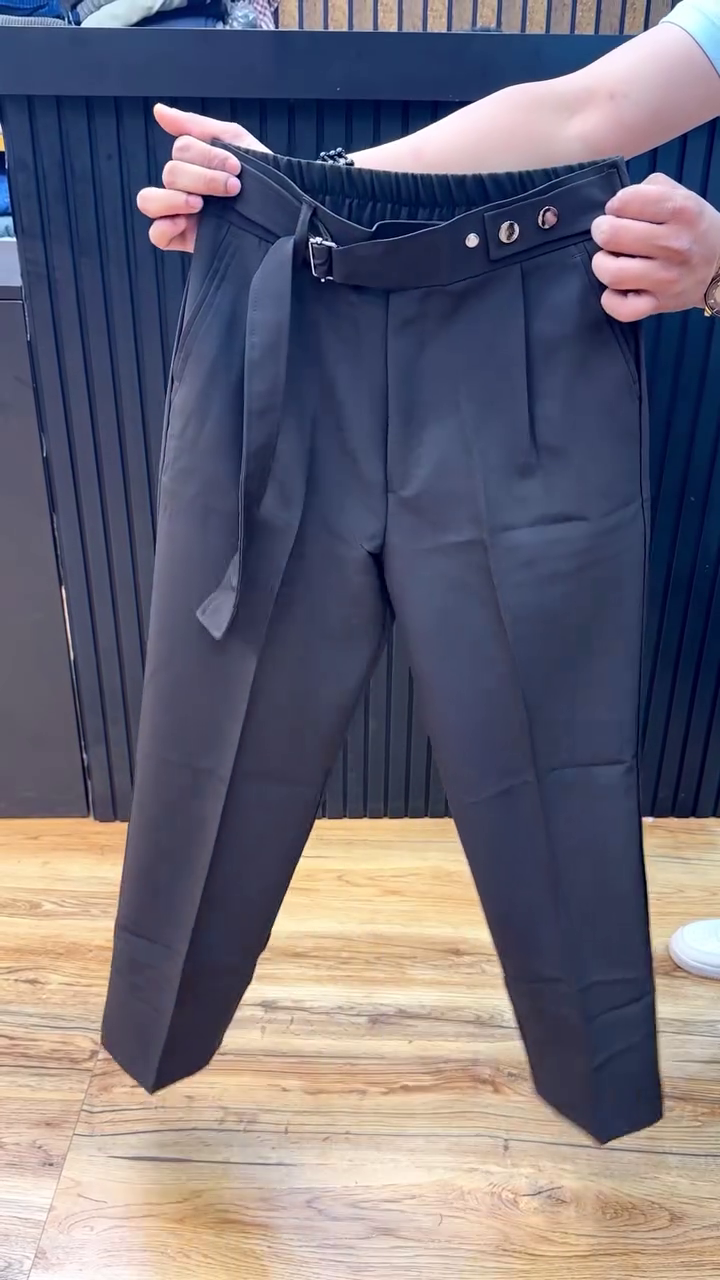 Men Relaxed Loose Fit Pleated Trousers - Image 6